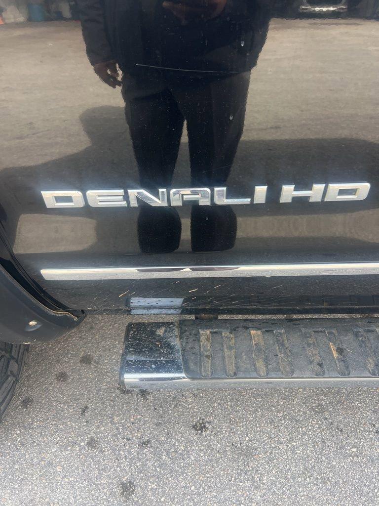 Gmc Sierra 2500 Hd Denali Four Wheel Drive Crew Cab - Thumbnail 7
