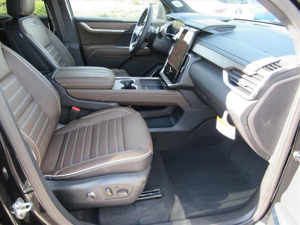 Gmc Acadia Denali Ultimate Front Wheel Drive Suv - Thumbnail 9