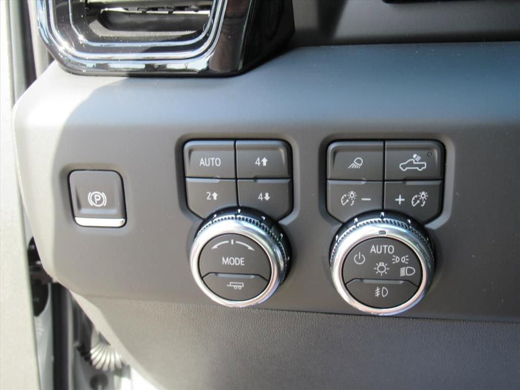 Gmc Sierra 1500 At4 Four Wheel Drive Crew Cab - Thumbnail 20