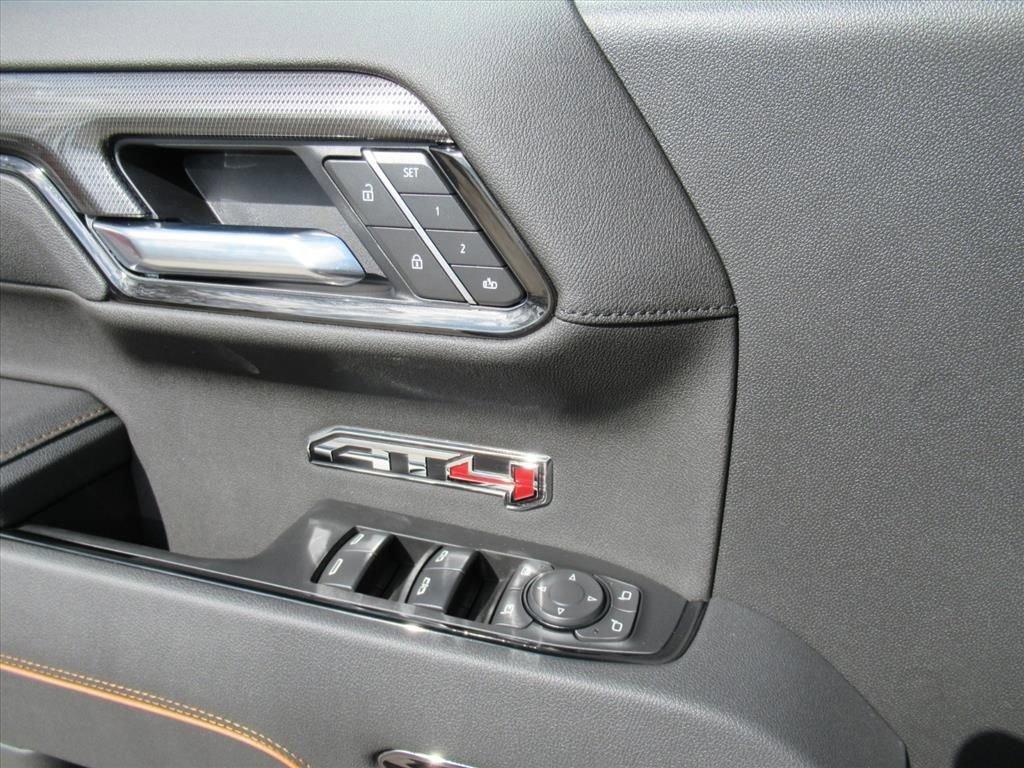 Gmc Sierra 1500 At4 Four Wheel Drive Crew Cab - Thumbnail 19