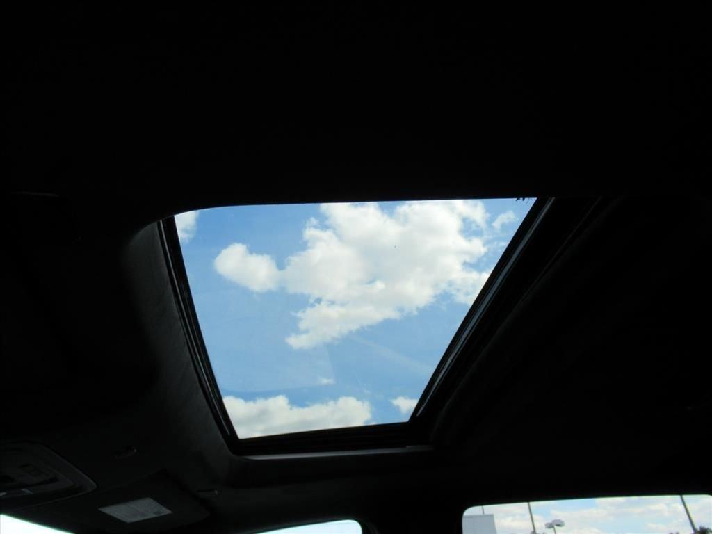 Gmc Sierra 1500 At4X Four Wheel Drive Crew Cab - Thumbnail 17