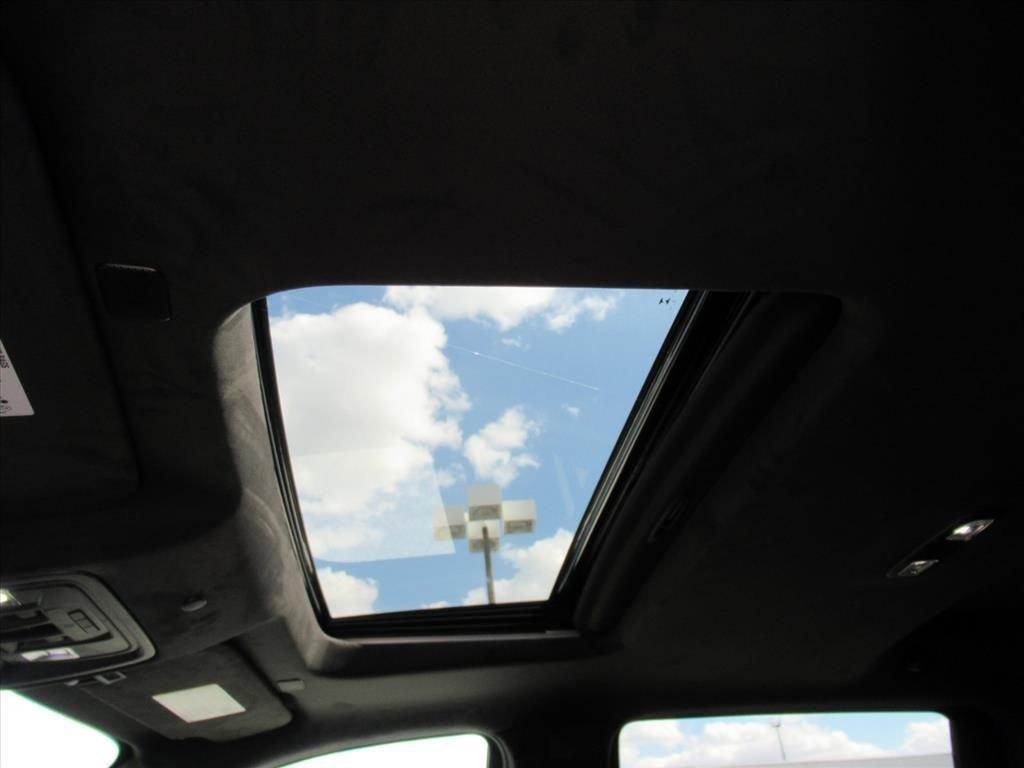 Gmc Sierra 1500 At4X Four Wheel Drive Crew Cab - Thumbnail 19