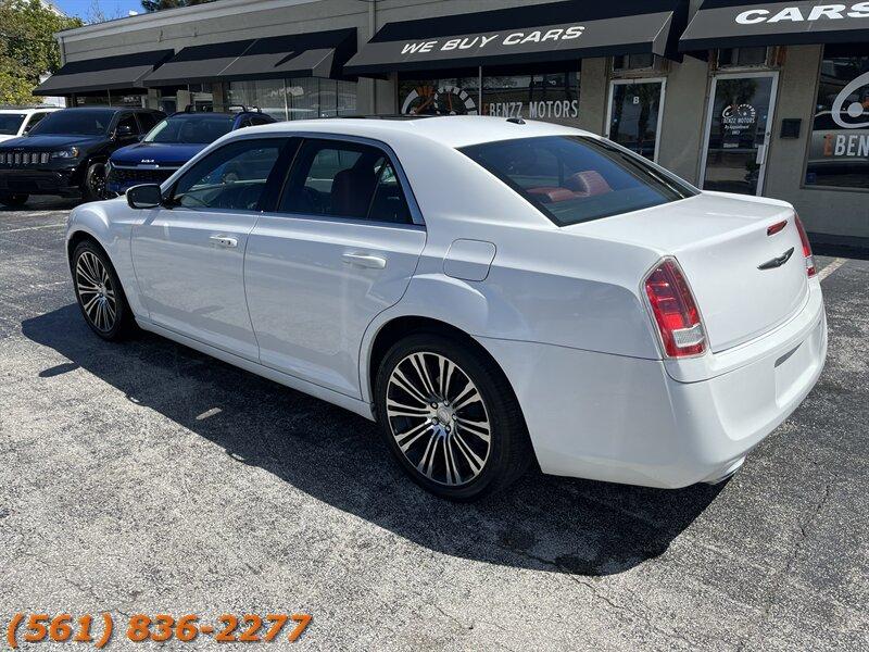 Chrysler 300 Series S V6 - Thumbnail 6