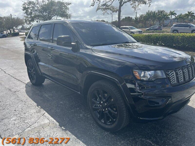 Jeep Grand Cherokee Laredo E - Thumbnail 3