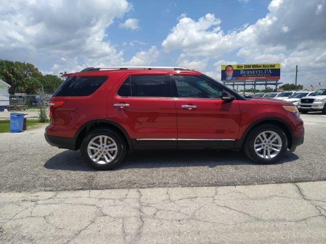 Ford Explorer - Thumbnail 6