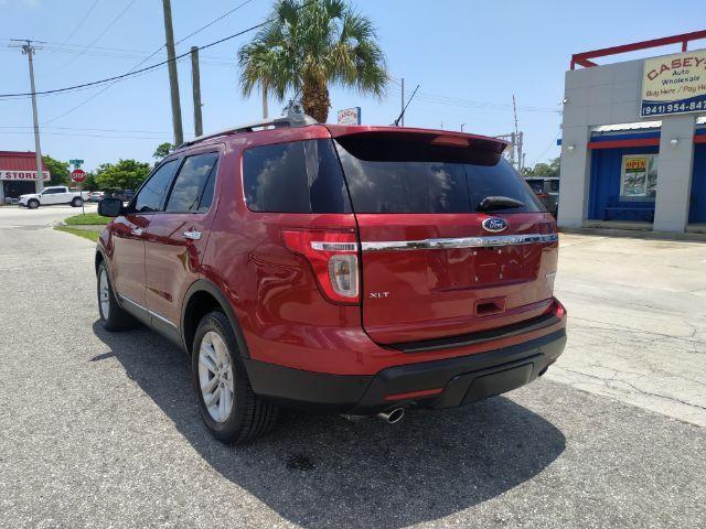 Ford Explorer - Thumbnail 3