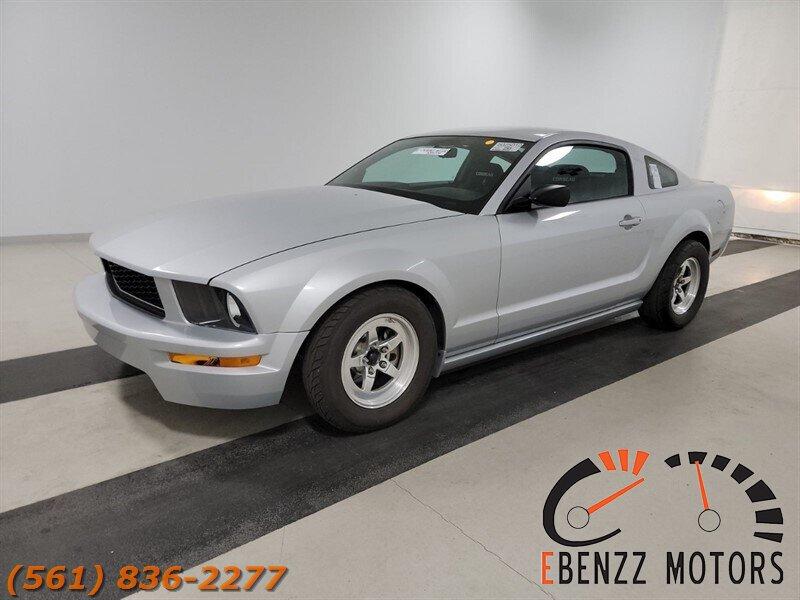 Ford Mustang V6 Deluxe - View 1