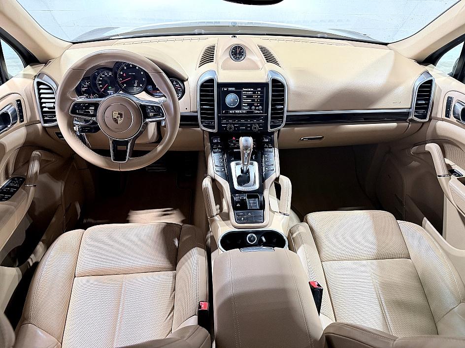 Porsche Cayenne - Thumbnail 3
