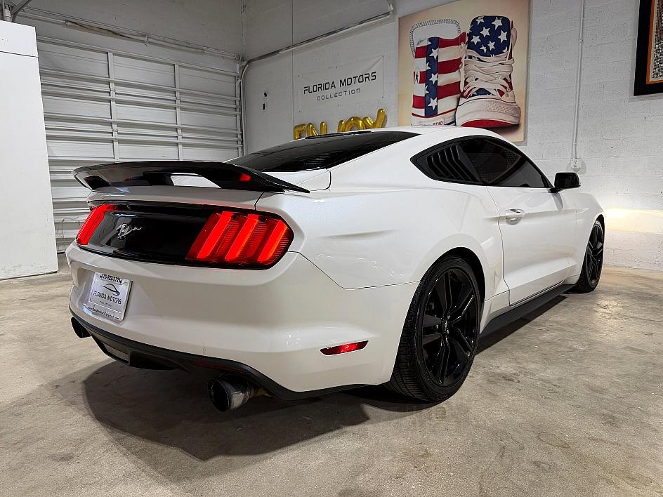 Ford Mustang Ecoboost - Thumbnail 4