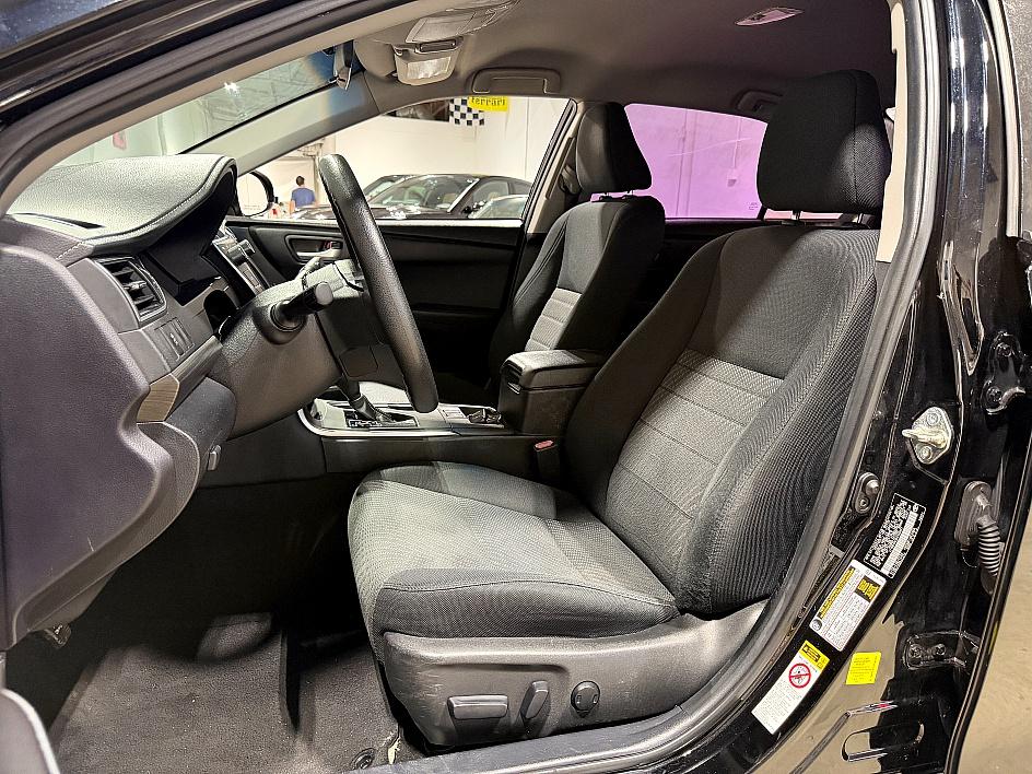 Toyota Camry Hybrid Le - Thumbnail 6