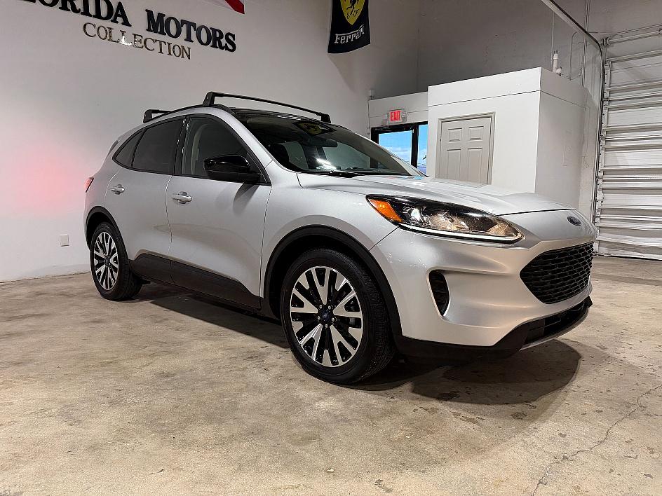 Ford Escape Se Sport Hybrid - Thumbnail 3