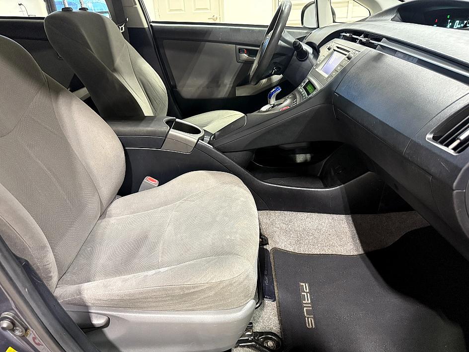 Toyota Prius Two - Thumbnail 9