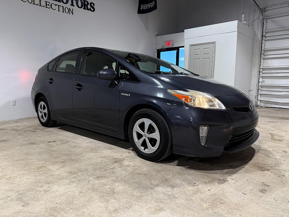 Toyota Prius Two - Thumbnail 2