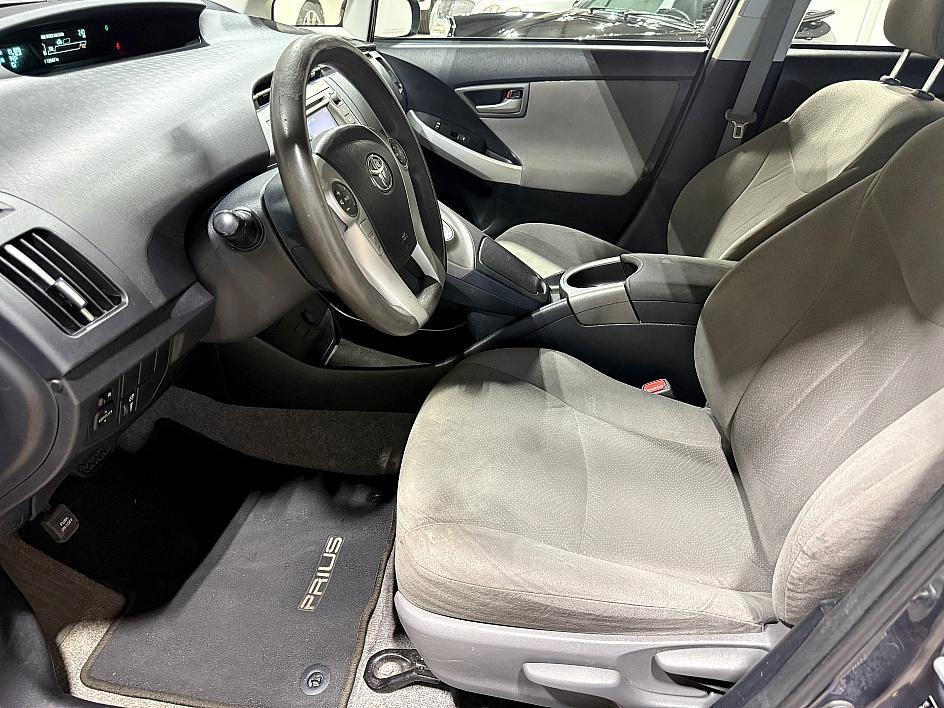 Toyota Prius Two - Thumbnail 6