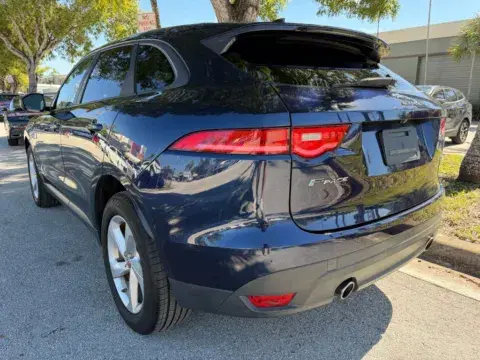 Jaguar F-Pace 35T Premium Sport Utility 4D - Thumbnail 3