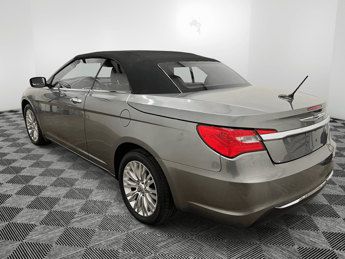 Chrysler 200 Limited - Thumbnail 12