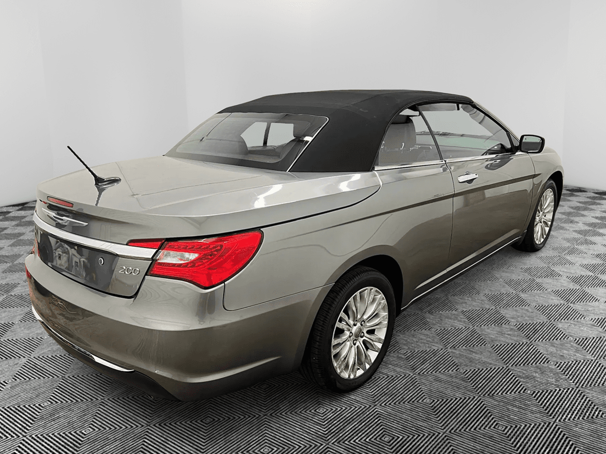 Chrysler 200 Limited - Thumbnail 11