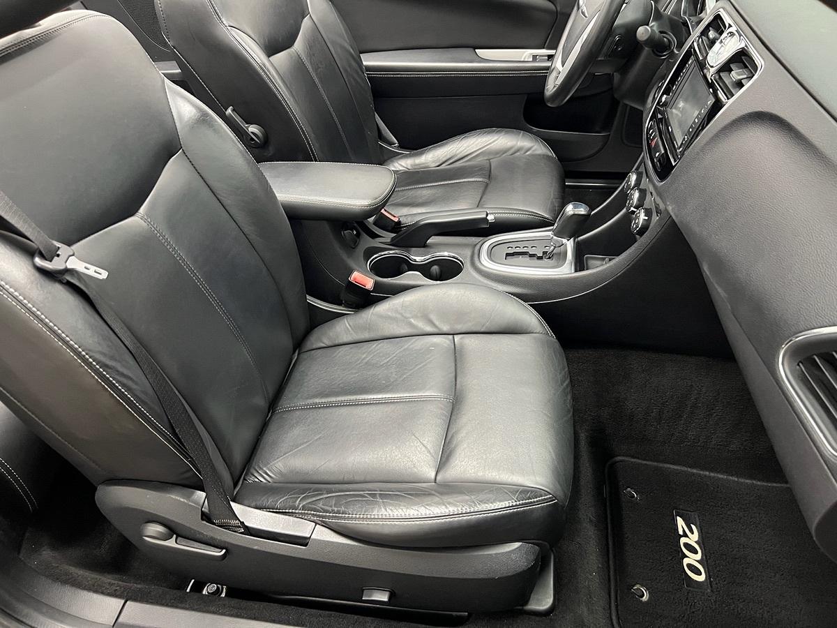 Chrysler 200 Limited - Thumbnail 18