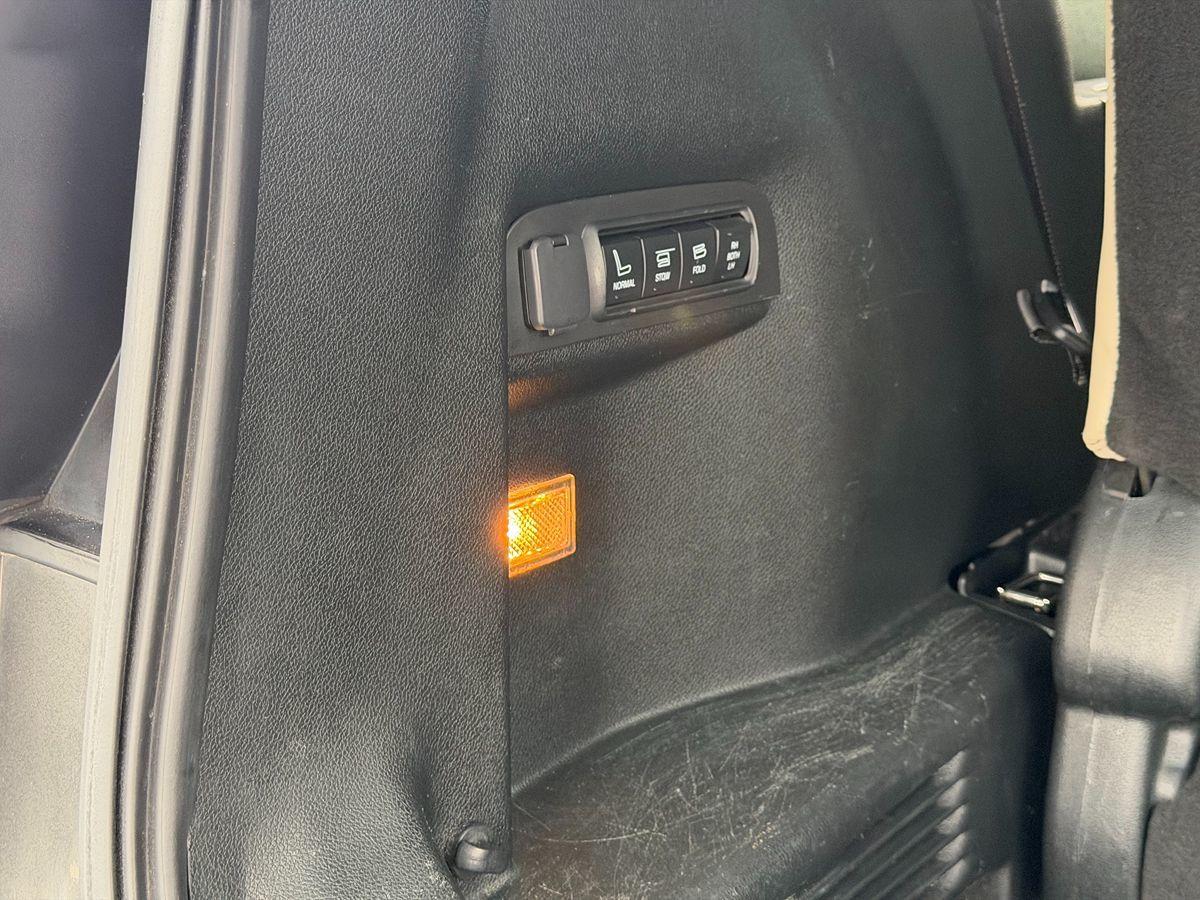 Ford Explorer Platinum - Thumbnail 19