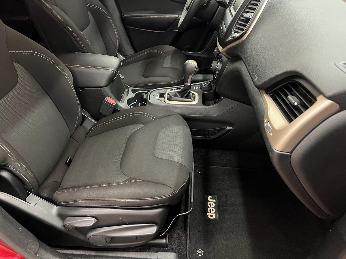 Jeep Cherokee Latitude - Thumbnail 9