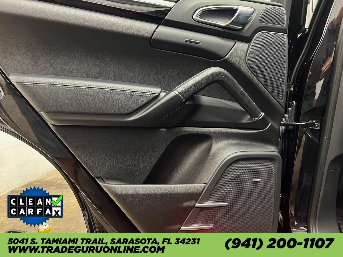 Porsche Cayenne Platinum Edition - Thumbnail 17