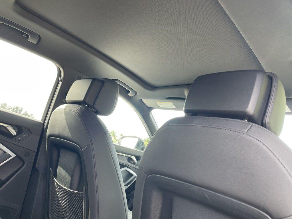 Audi Q3 - Thumbnail 12