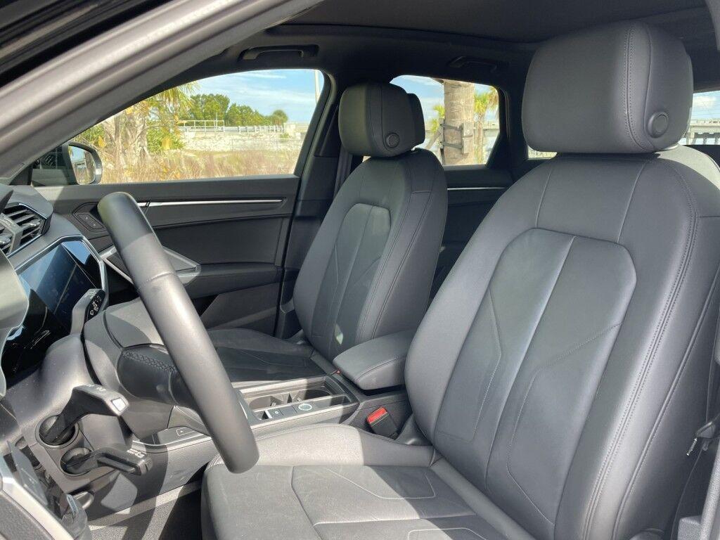 Audi Q3 - Thumbnail 2