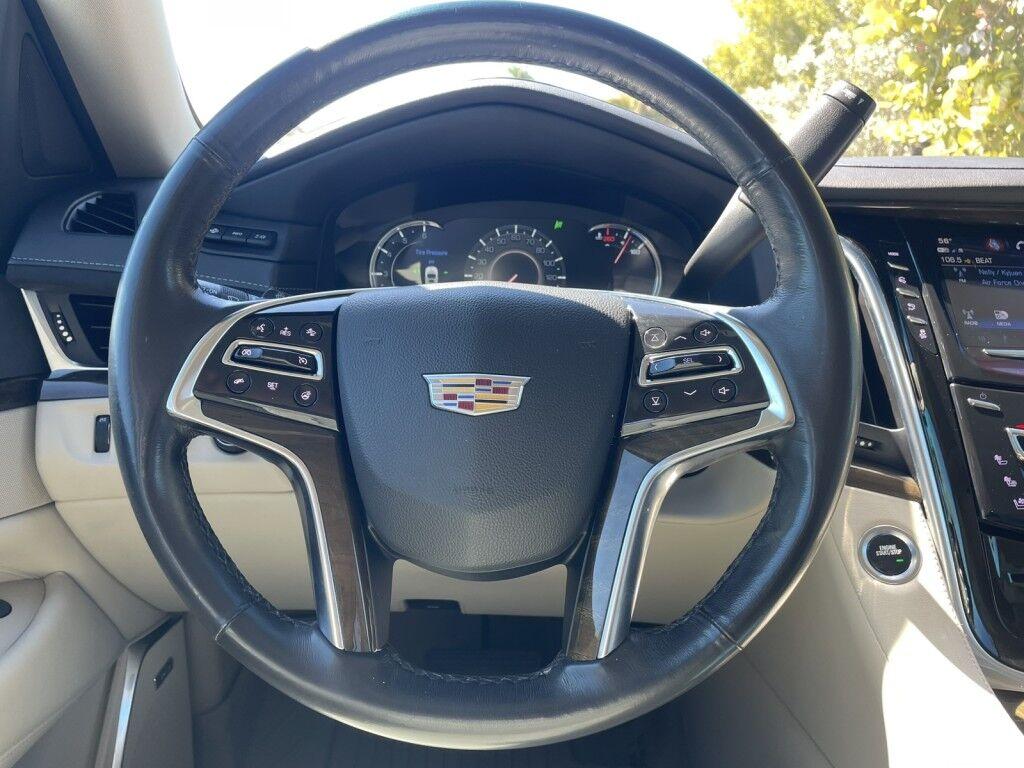 Cadillac Escalade - Thumbnail 16