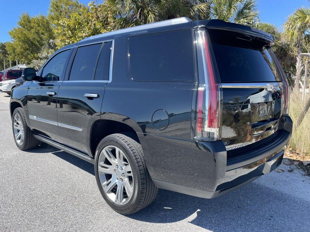 Cadillac Escalade - Thumbnail 5