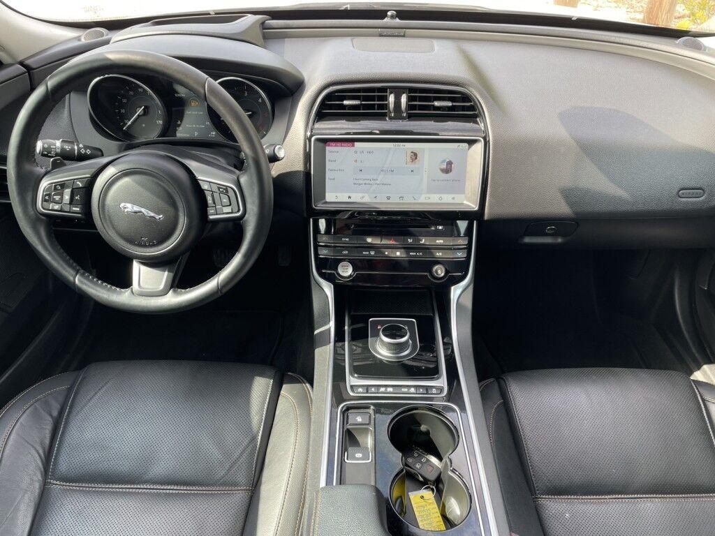 Jaguar XE - Thumbnail 14