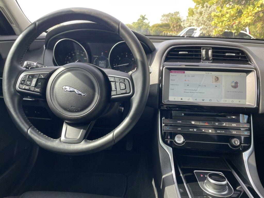 Jaguar XE - Thumbnail 15