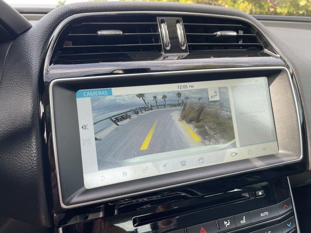 Jaguar XE - Thumbnail 20