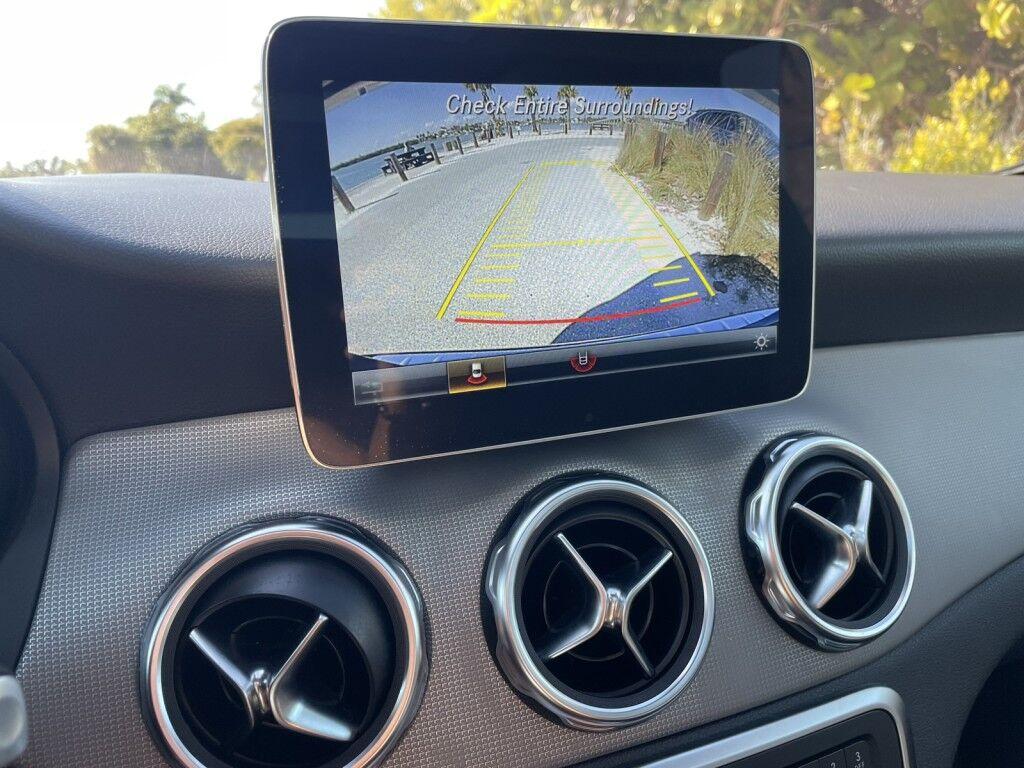 Mercedes-Benz GLA - Thumbnail 20