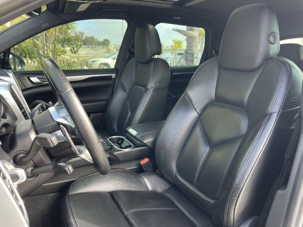 Porsche Cayenne - Thumbnail 2