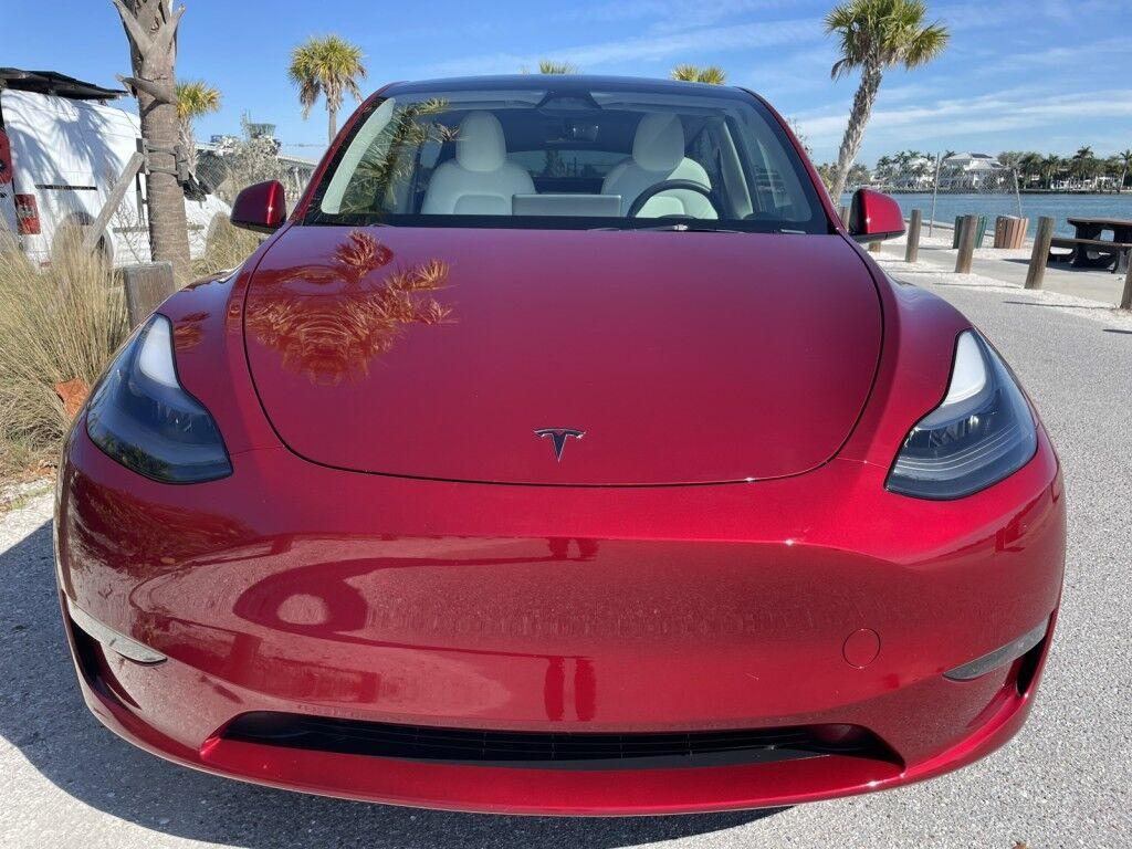 Tesla Model Y - Thumbnail 4
