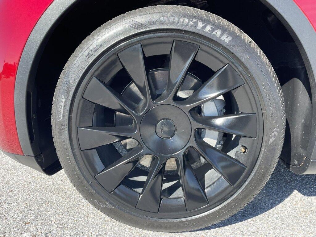 Tesla Model Y - Thumbnail 18