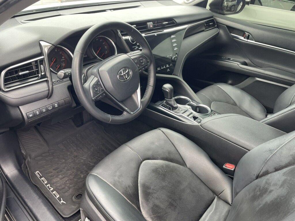 Toyota Camry - Thumbnail 2