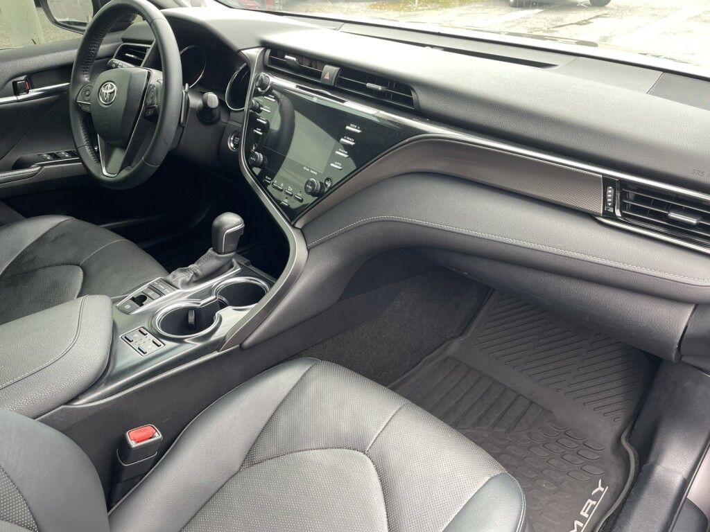 Toyota Camry - Thumbnail 6