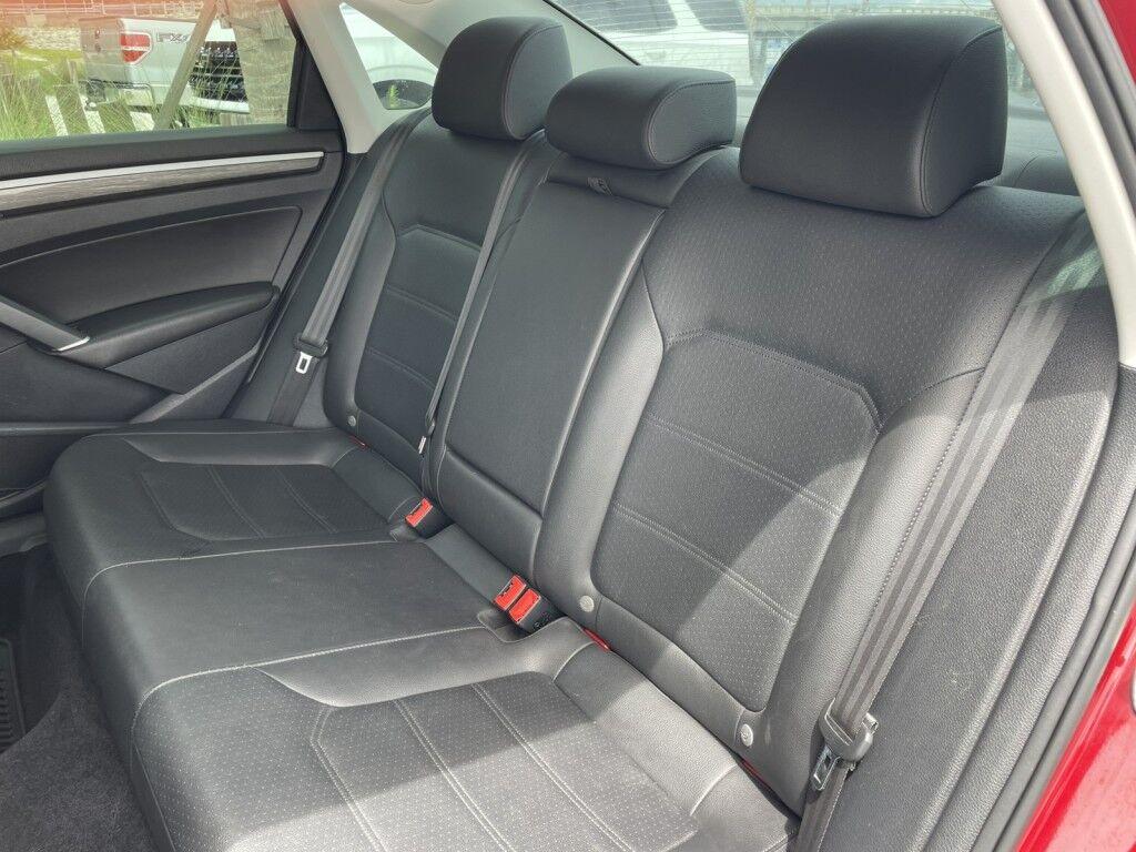 Volkswagen Passat - Thumbnail 10