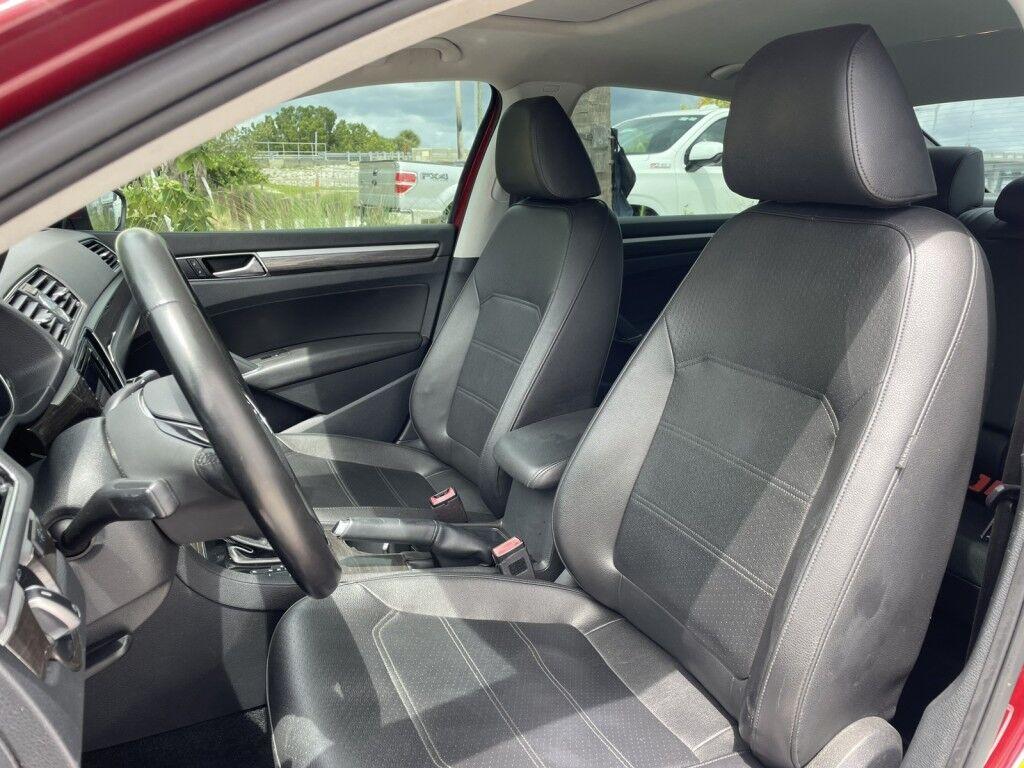 Volkswagen Passat - Thumbnail 2