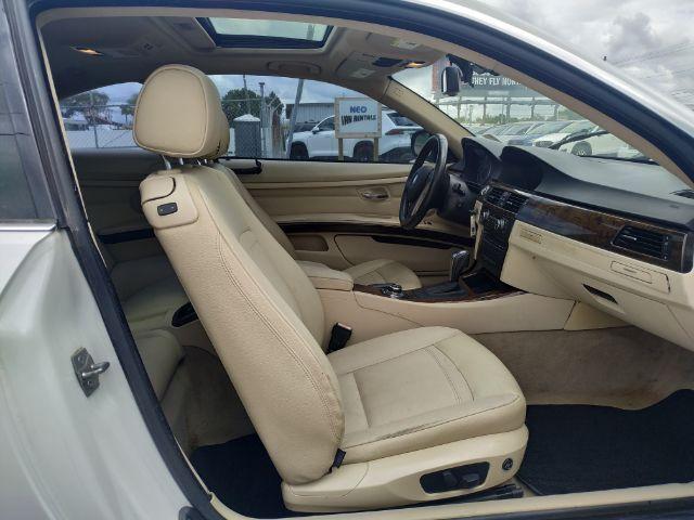 BMW 3-Series - Thumbnail 9