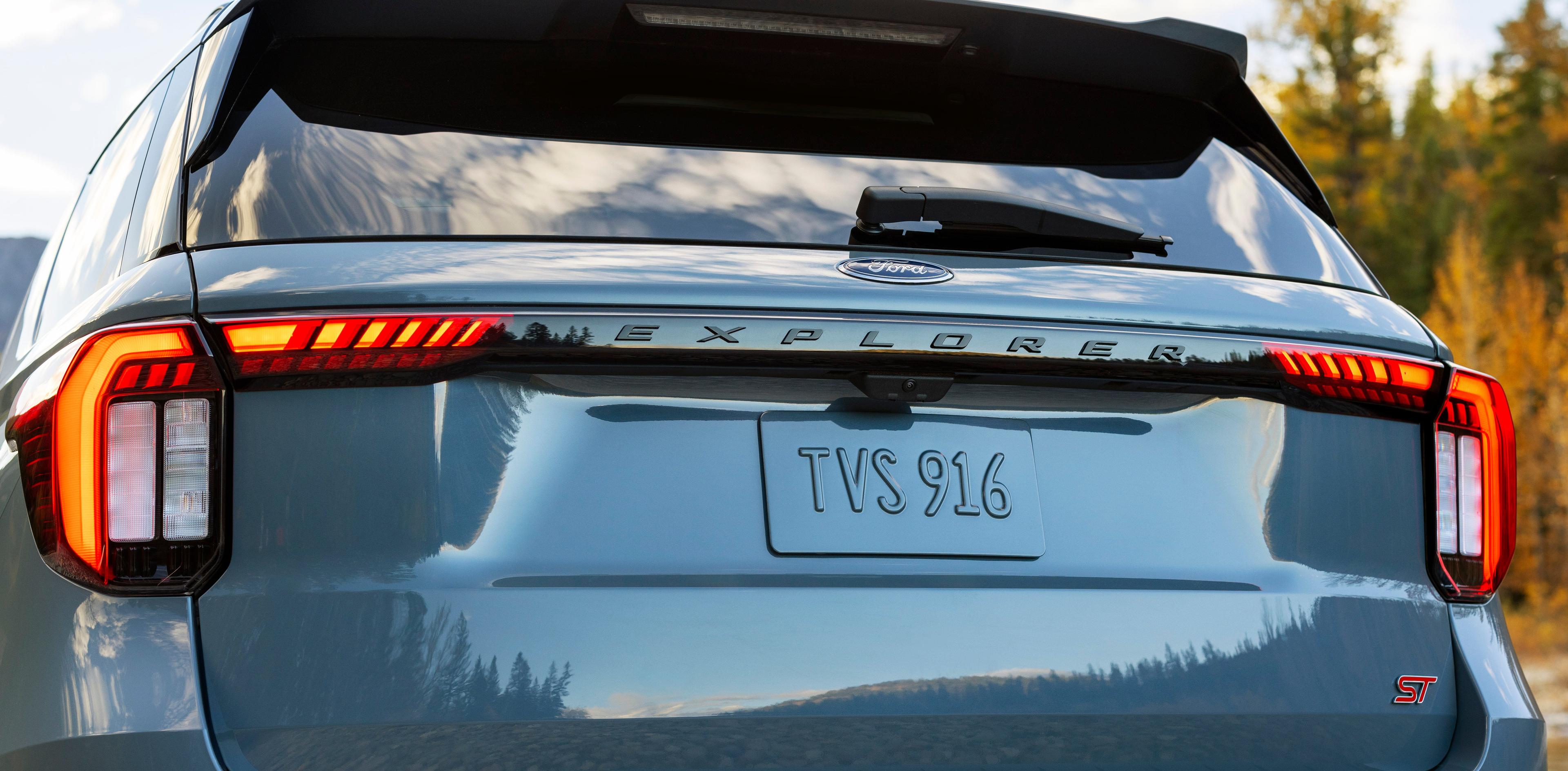 Ford Explorer - Thumbnail 15