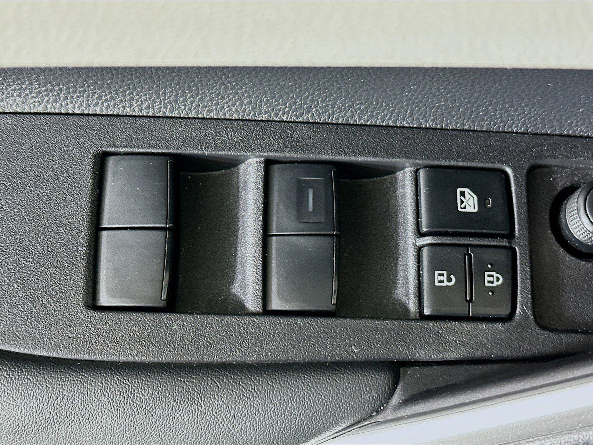 Toyota Corolla Cross L Fwd Sport Utility - Thumbnail 15