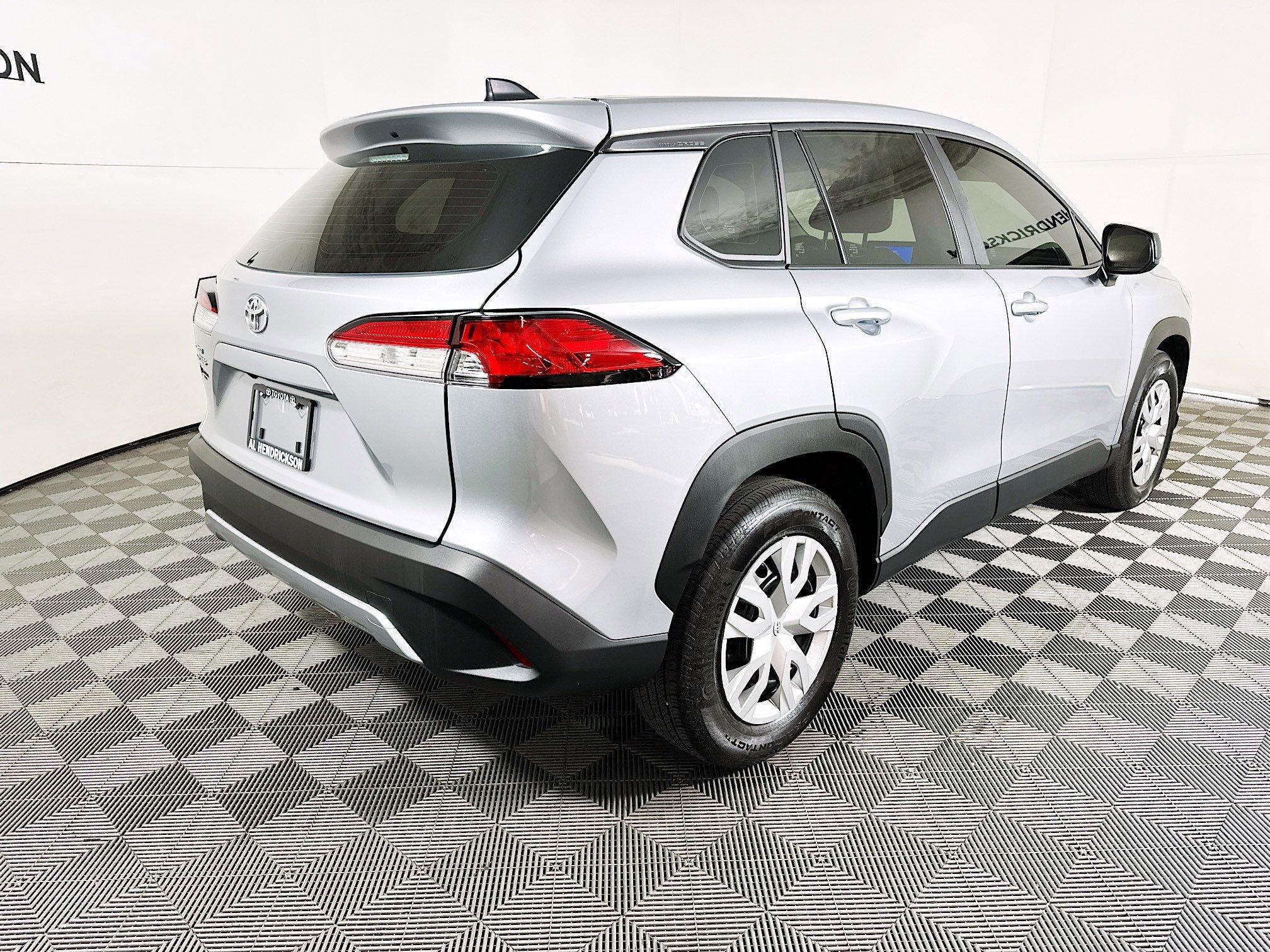 Toyota Corolla Cross L Fwd Sport Utility - Thumbnail 4