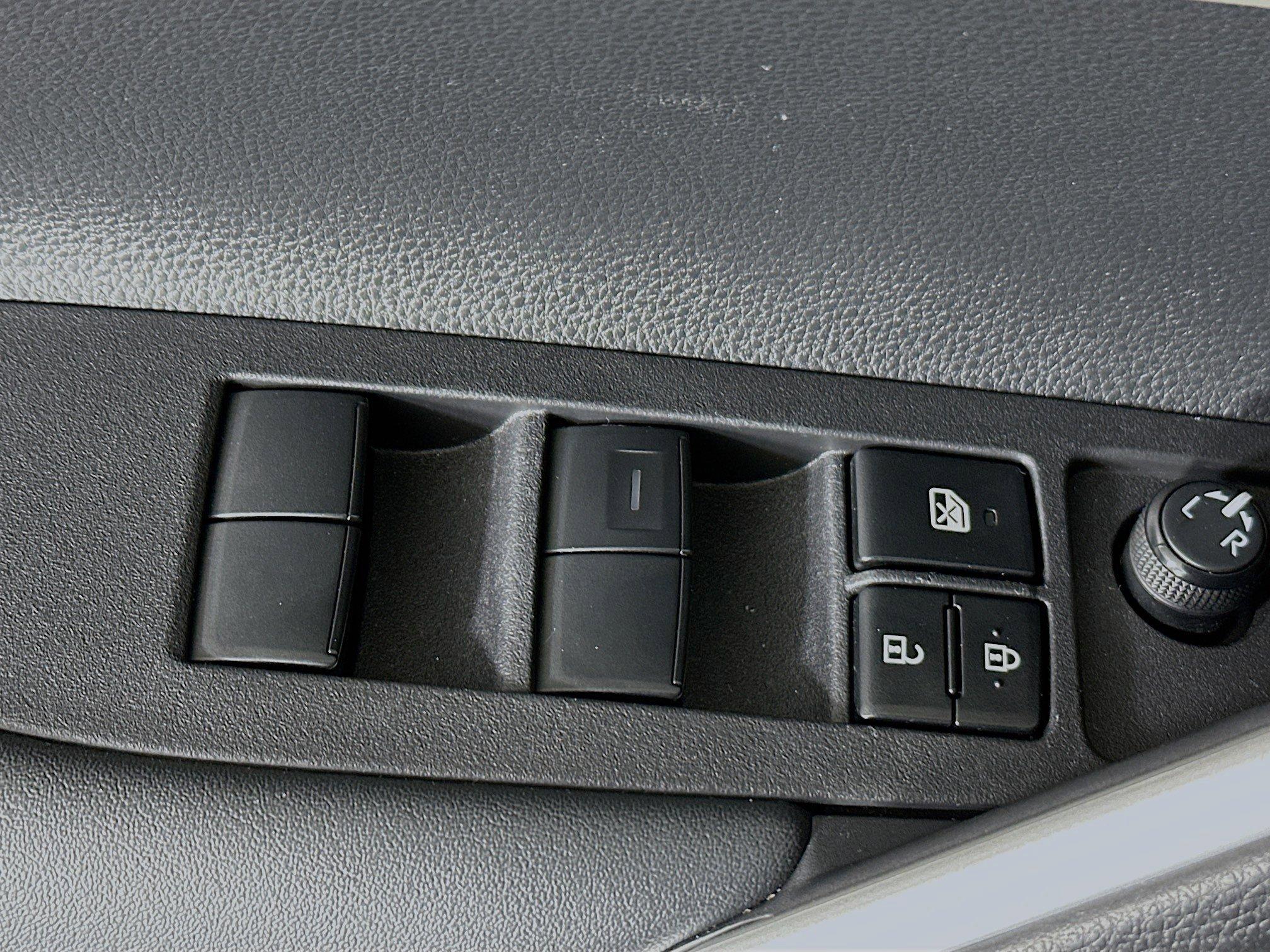 Toyota Corolla Cross L Fwd Sport Utility - Thumbnail 15