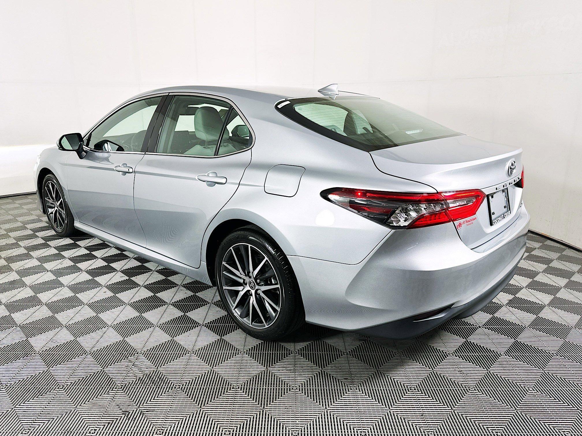 Toyota Camry Xle Fwd 4Dr Car - Thumbnail 6