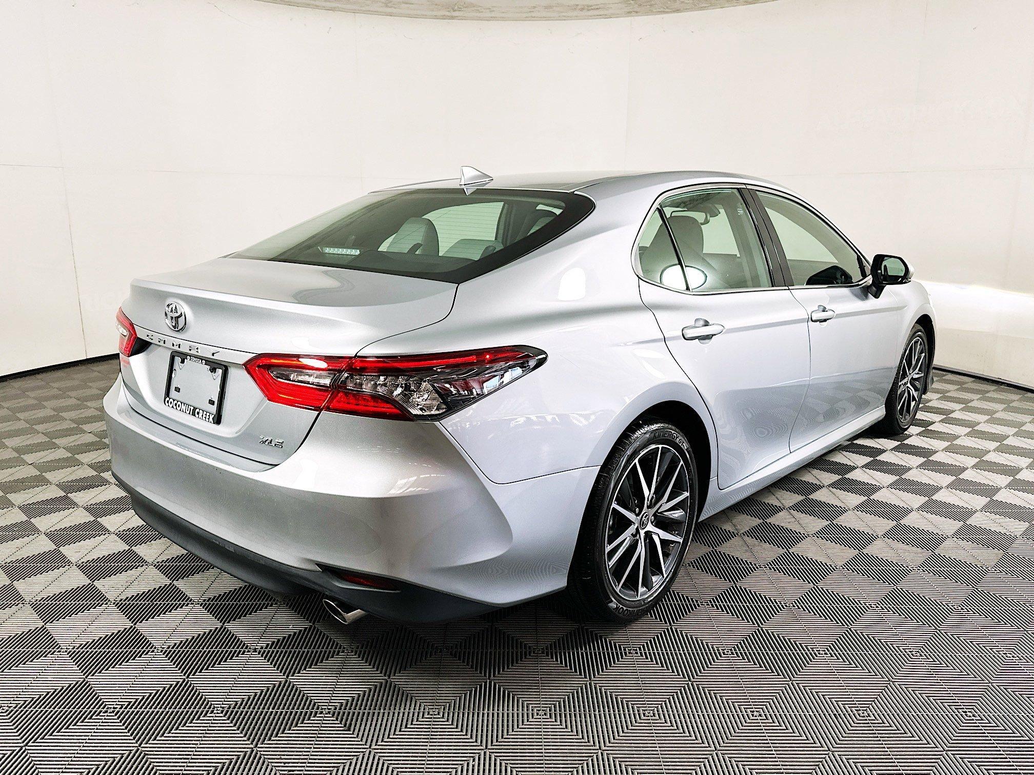 Toyota Camry Xle Fwd 4Dr Car - Thumbnail 4