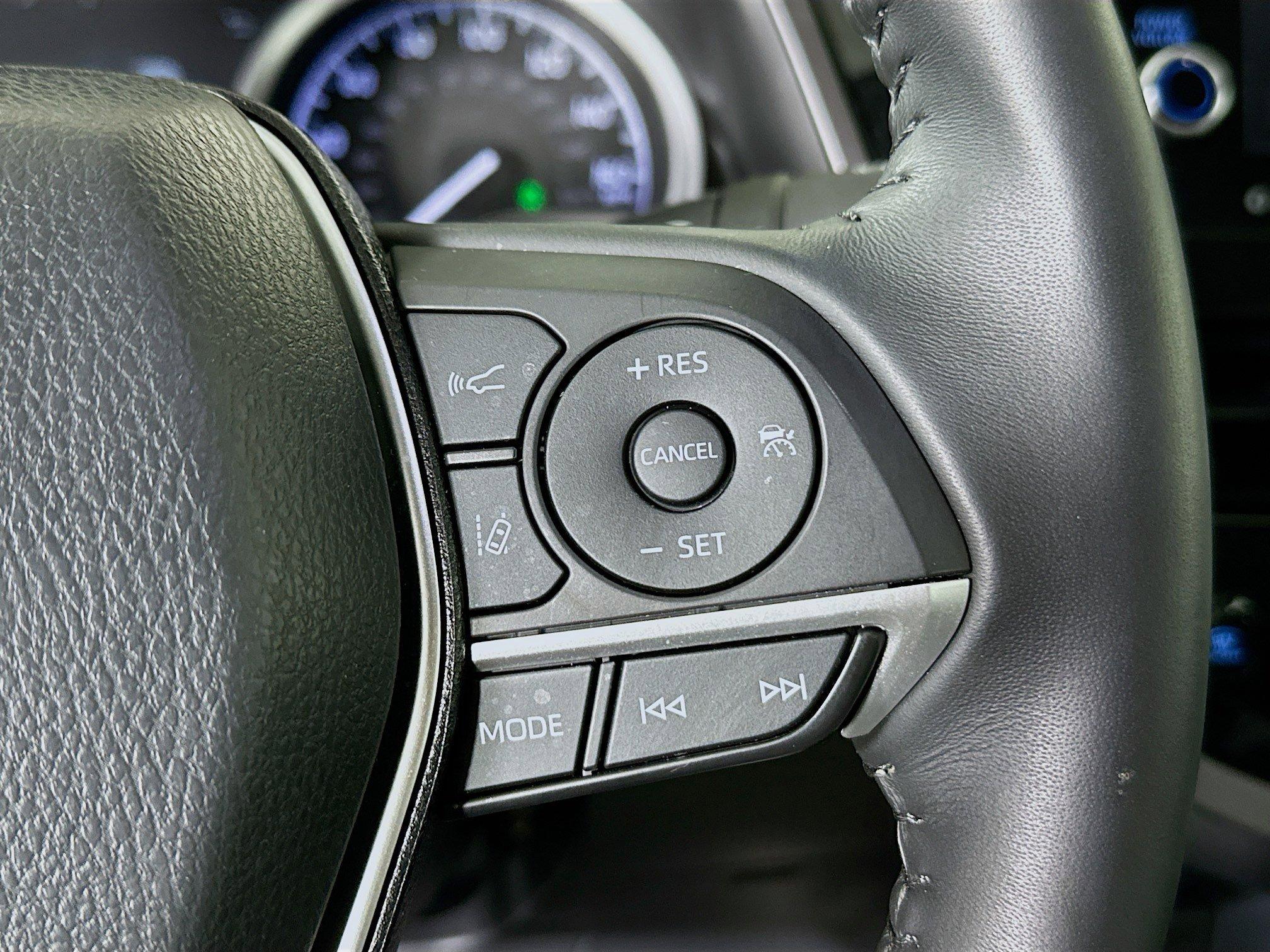 Toyota Camry Xle Fwd 4Dr Car - Thumbnail 18