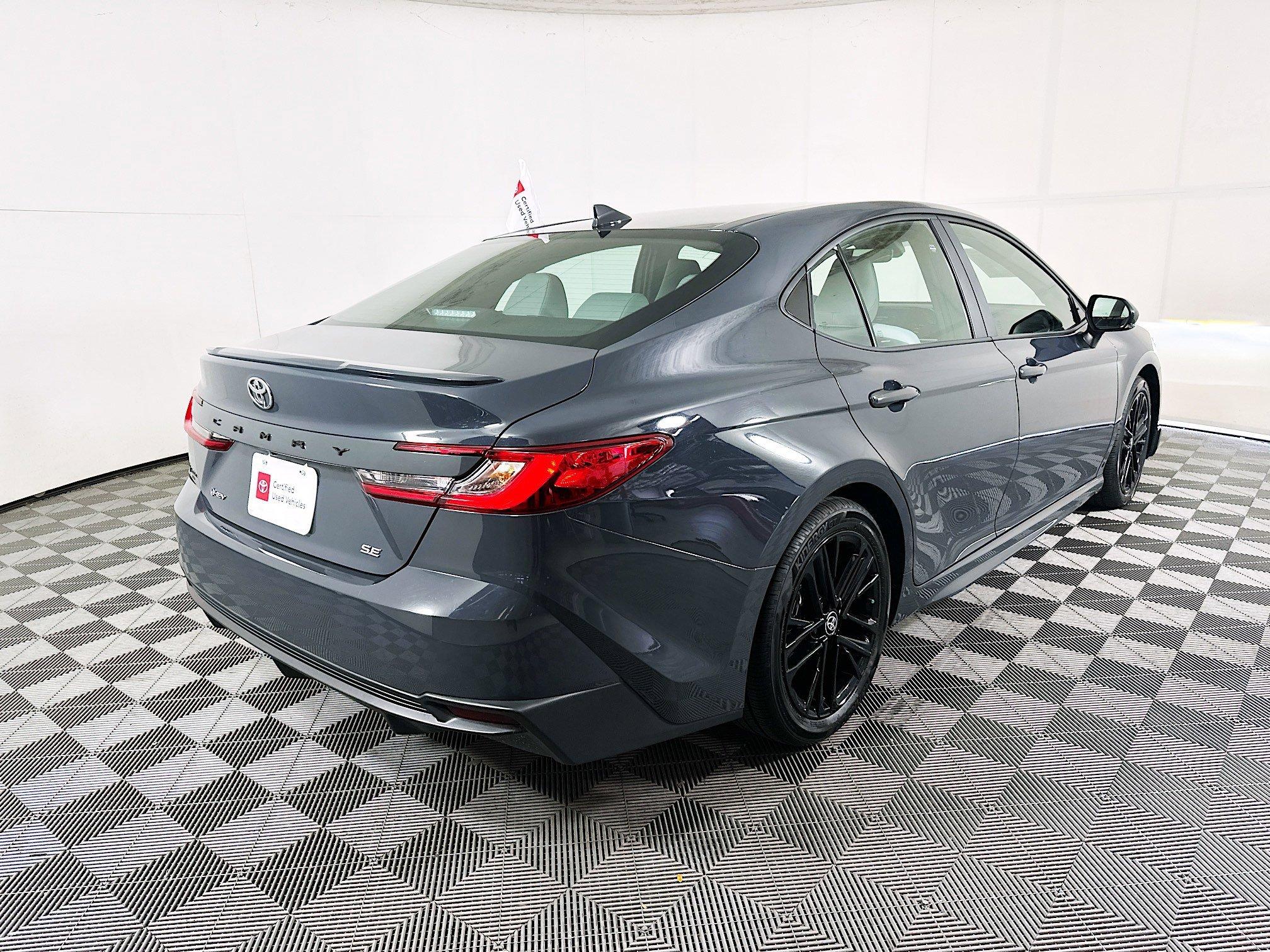 Toyota Camry Se Fwd 4Dr Car - Thumbnail 4