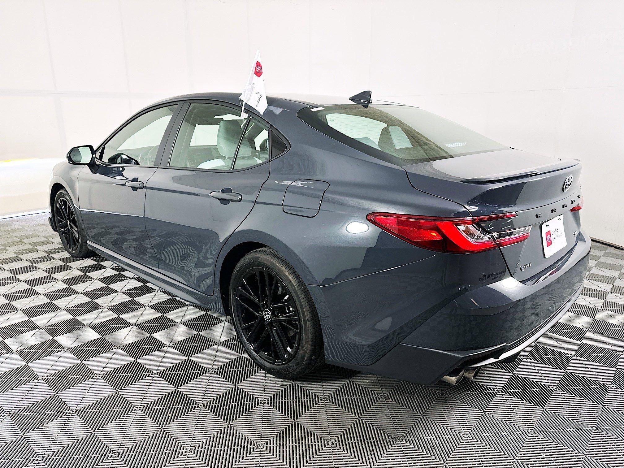 Toyota Camry Se Fwd 4Dr Car - Thumbnail 6